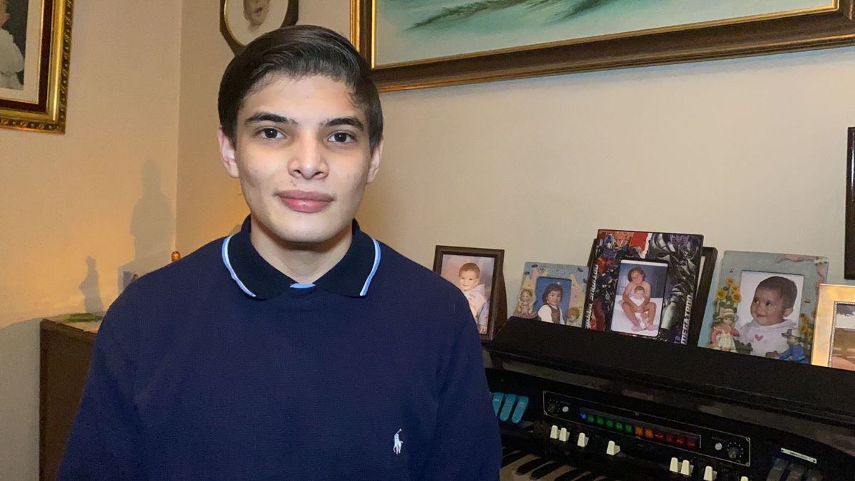 El joven de 17 años recibió la vacuna anticovid | César García