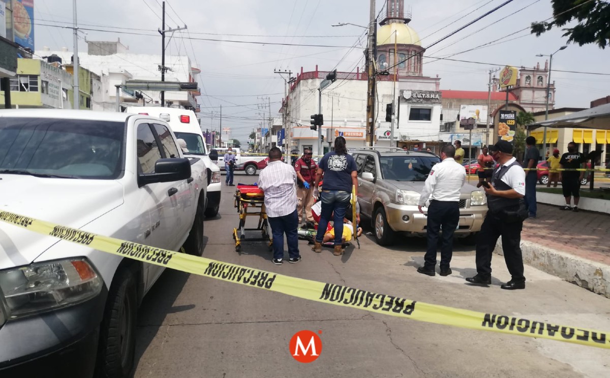 La mujer intentaba cruzar sobre la calle Francisco Sarabia esquina con Álvaro Obregón. (Antonio Campos)