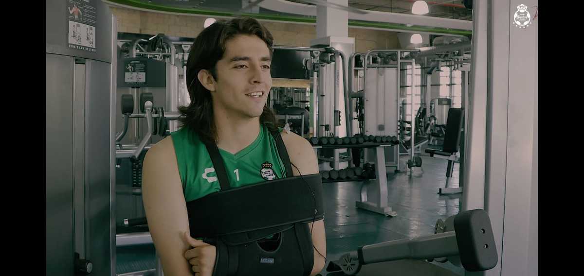 Carlos Acevedo tratar de dar buena cara al mal tiempo. (Especial)