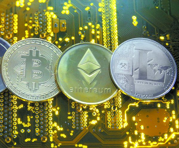 Los clientes aún quieren cambiar sus monedas digitales a libras o dólares. Dado Ruvic/Reuters