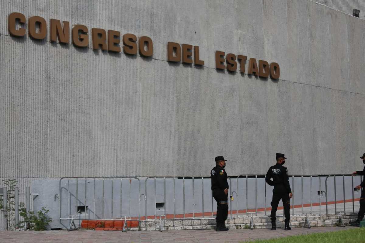 Congreso Nuevo León cerca instalaciones previo a inicio Legislatura 76. Foto: Jorge López.