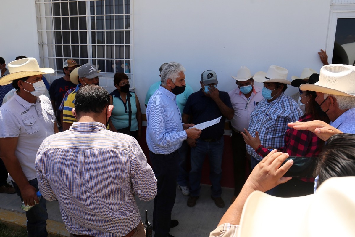Germán Martínez se encontró con el grupo de los ejidatarios. (Rolando Riestra)