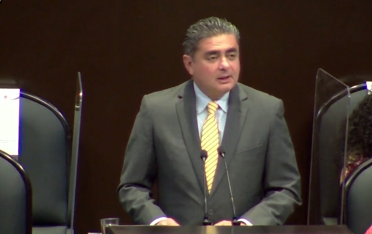 Luis Ángel Espinosa Cházaro, coordinador del PRD en la Cámara de Diputados.
