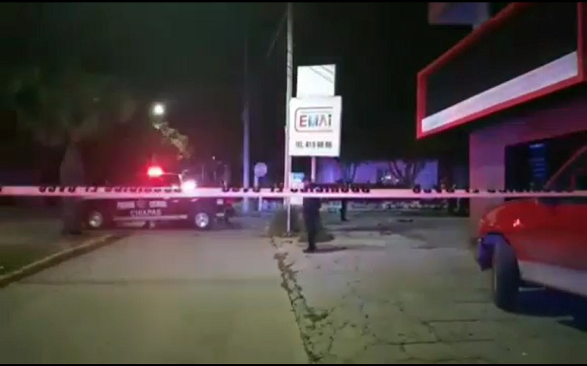 La policía estatal recupero dos armas de alto  calibre que los delincuentes dejaron tirados.