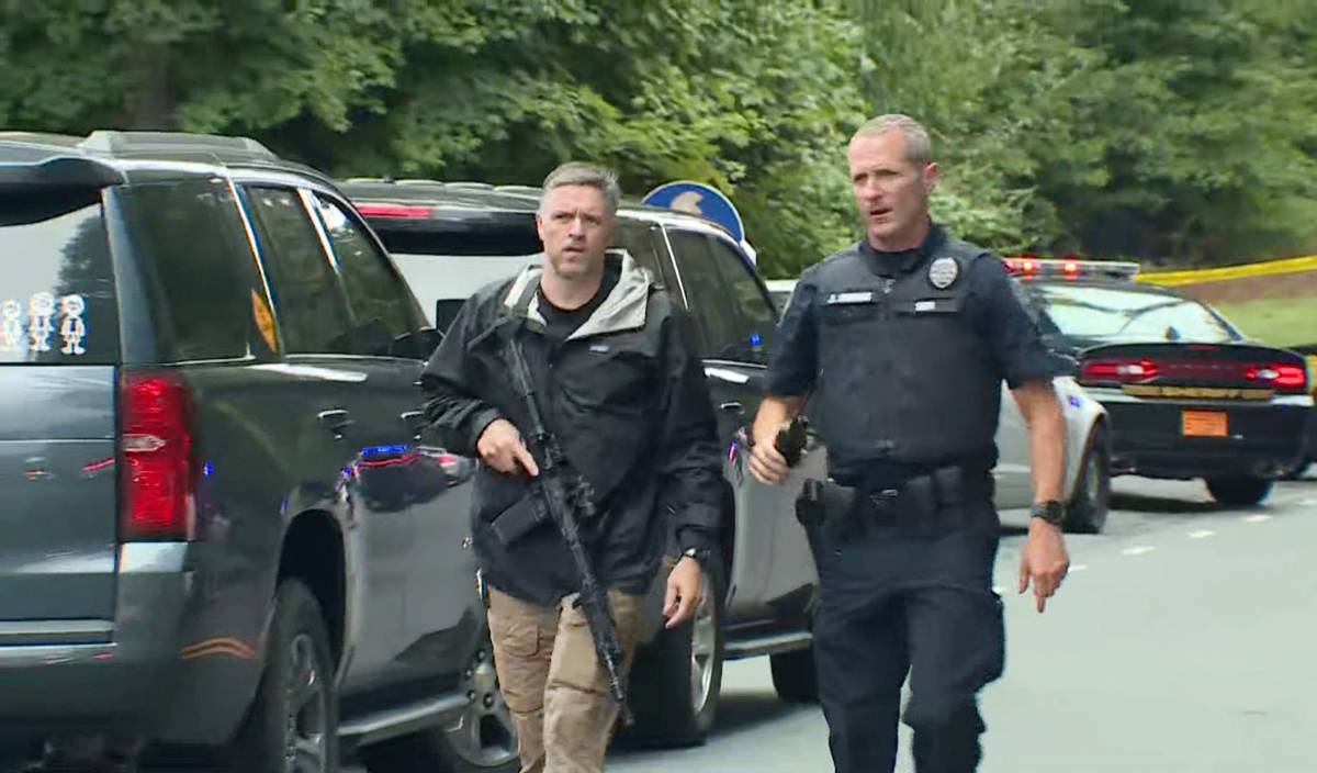 La policía está rodeando el sector de la escuela en Carolina del Norte. | Captura NBC News