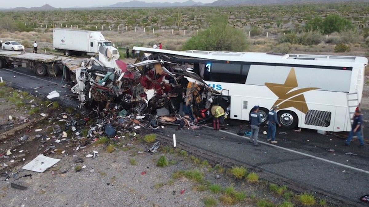 Accidente carretero en Sonora deja al menos 16 muertos y 22 heridos