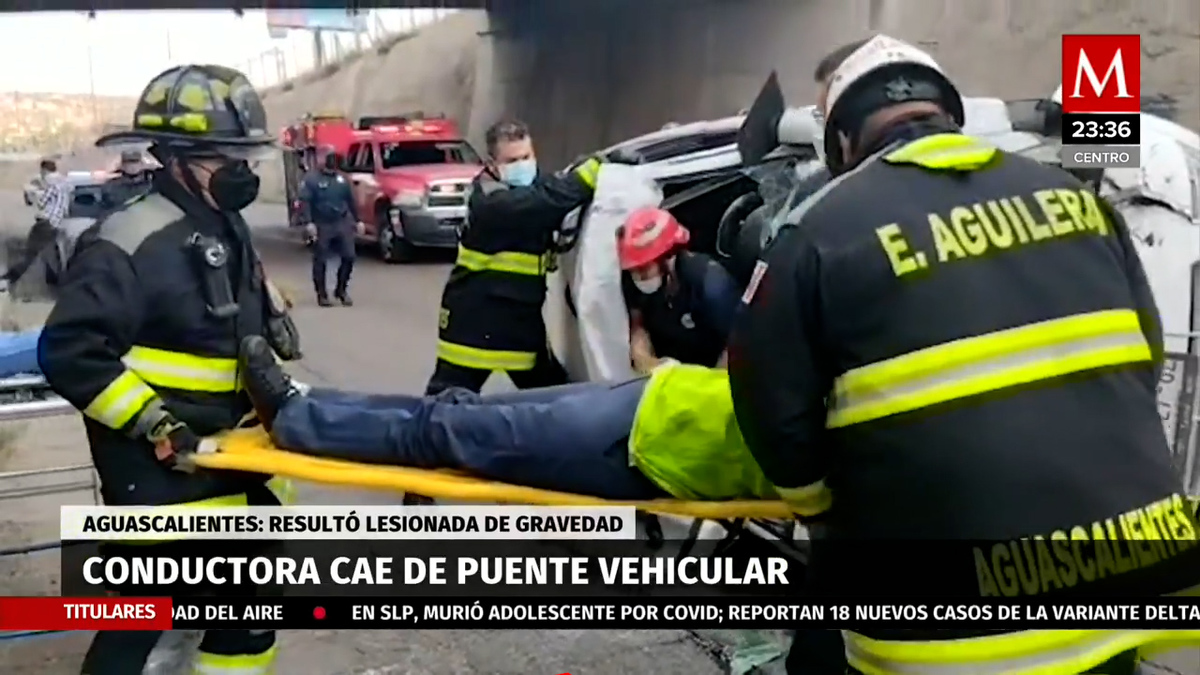 Aguascalientes. Conductora pierde control de auto y cae 7 metros