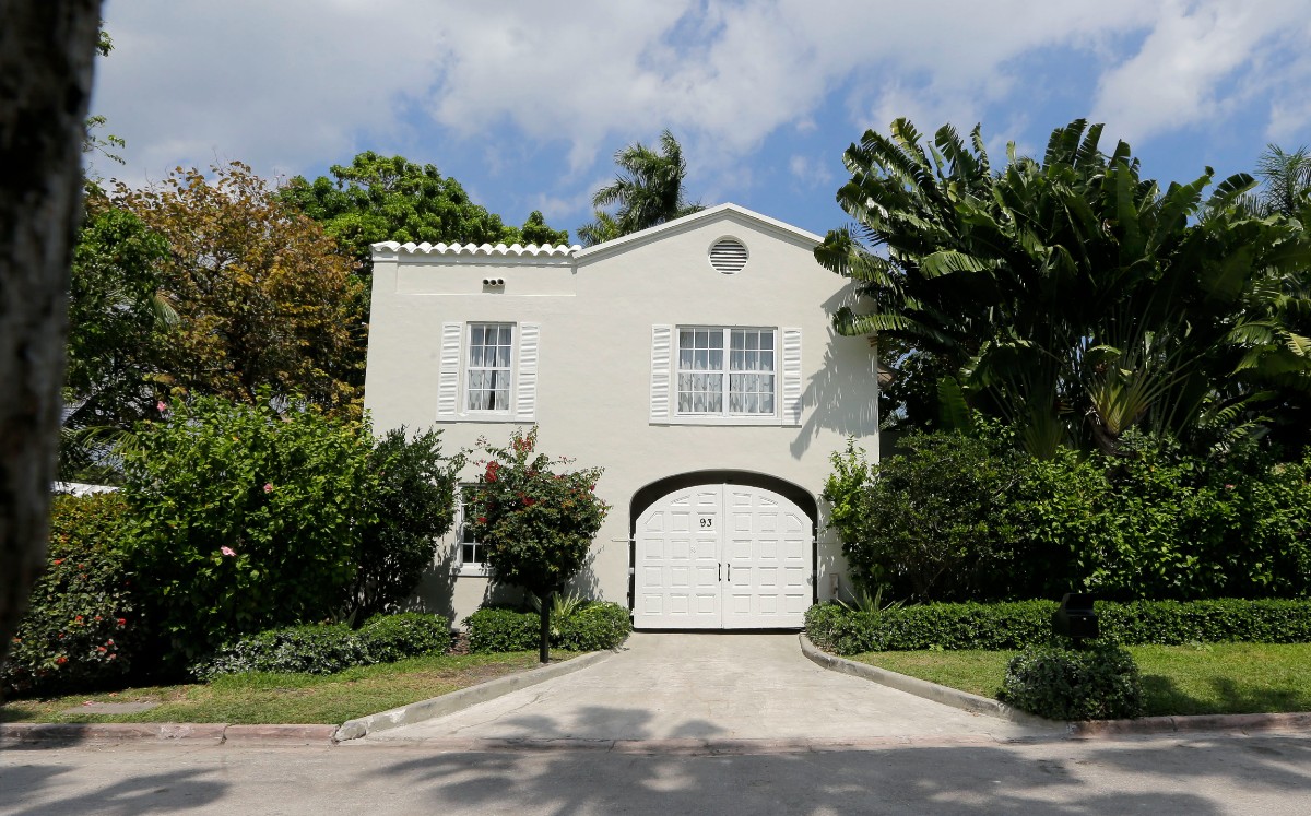 La entrada de la mansión frente al mar que perteneció al gangster Al Capone en Miami Beach, Florida, 18 de marzo de 2015. La casa que perteneció a Cap