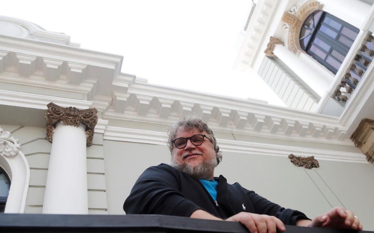 Fotografía de archivo del cineasta mexicano Guillermo del Toro, quien posa durante su visita al Museo de las Artes, el 28 de septiembre de 2019, en la