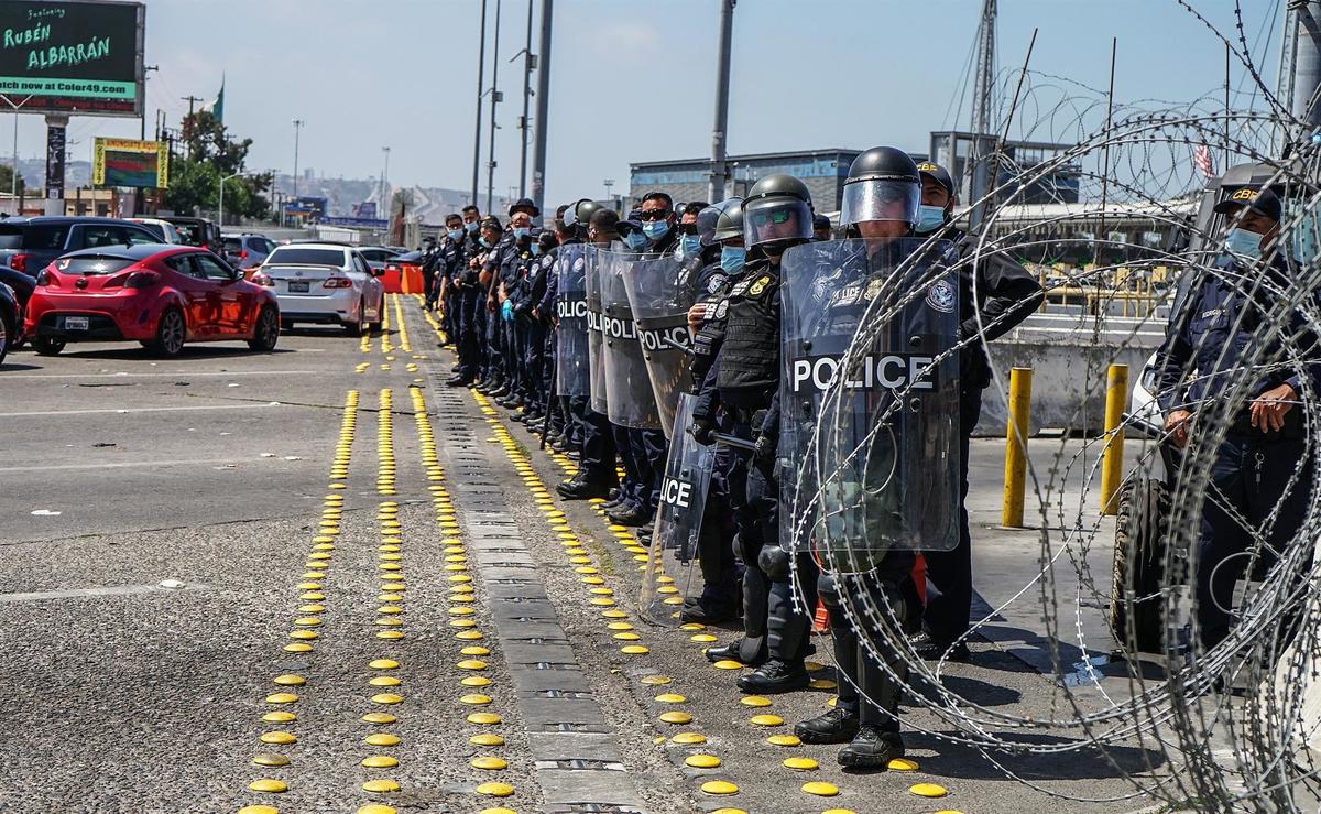 Agentes del CBP ya los esperaban en EU. (EFE)