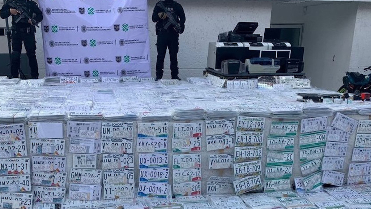 En CdMx, aseguran 5 mil placas falsas durante operativo