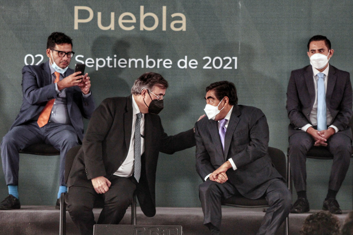 Ebrard y Barbosa inauguran oficina para emitir pasaporte | Melanie Torres