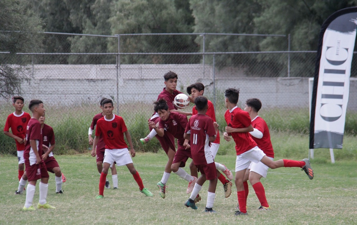 El encuentro se desarrolló en el campo de la Deportiva Francisco Gómez Palacio. (Manuel Guadarrama)