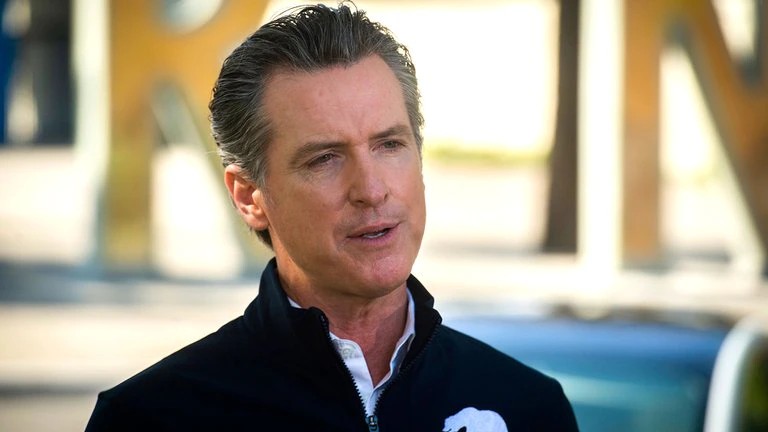 Gavin Newsom, gobernador de California. / Fotografía vía Twitter.
