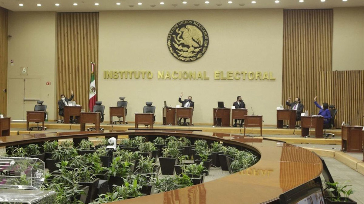 INE multa a Morena con 4.5 mdp por 'trama' de Delfina Gómez