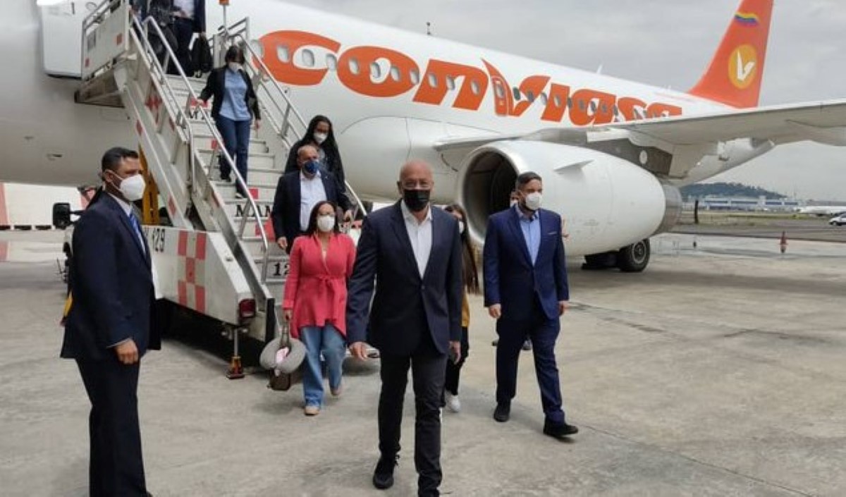 Las delegaciones llegaron al AICM cerca de las 12:00 del día. | Adyr Corral