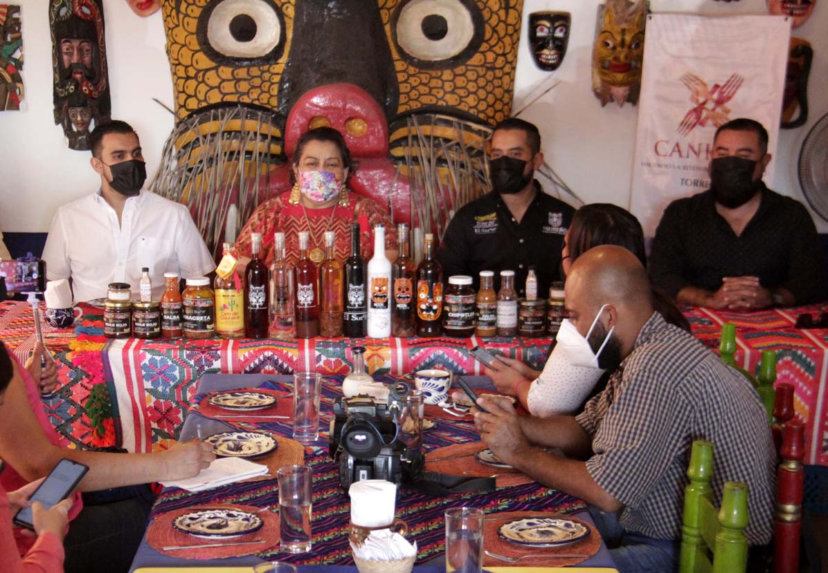 También ha crecido el consumo del mezcal. (Manuel Guadarrama)