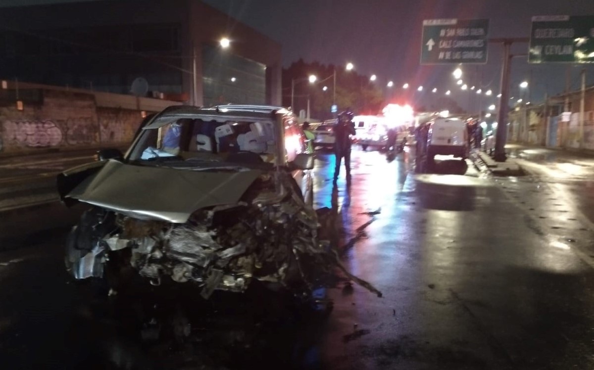 El accidente ocurrió en el puente vehicular de Poniente 140. | Enrique Luna