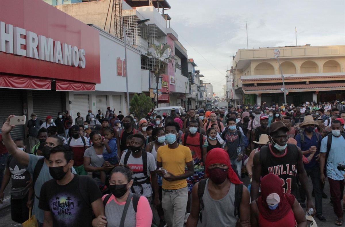 Una nueva caravana de unos 300 migrantes, la mayoría centroamericanos, partió este sábado desde la ciudad de Tapachula.