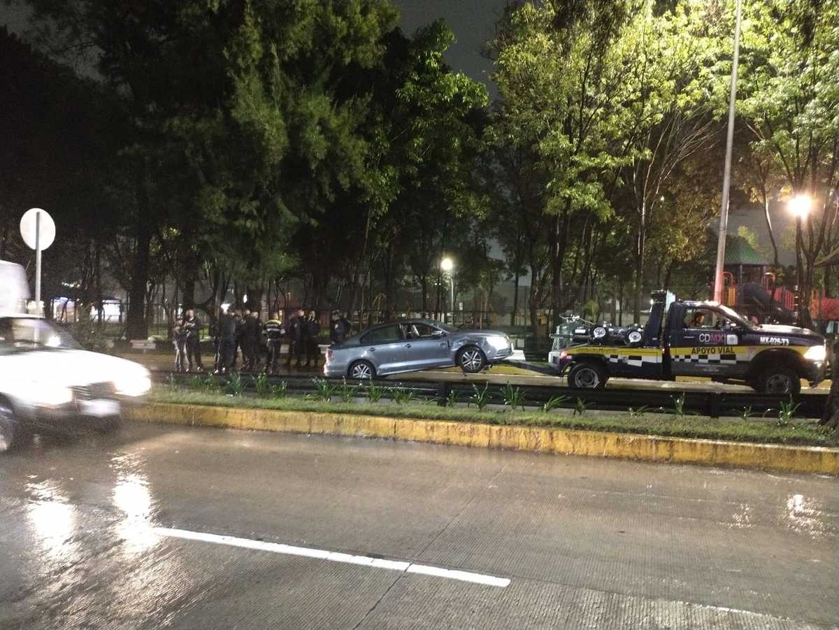El policía perdió el control de la unidad sobre la avenida Galindo y Villa.