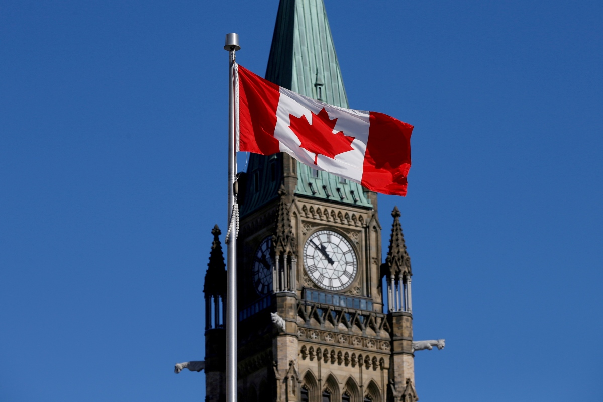 La bandera de Canadá frente al parlamento ubicado en Ottawa. (Reuters)