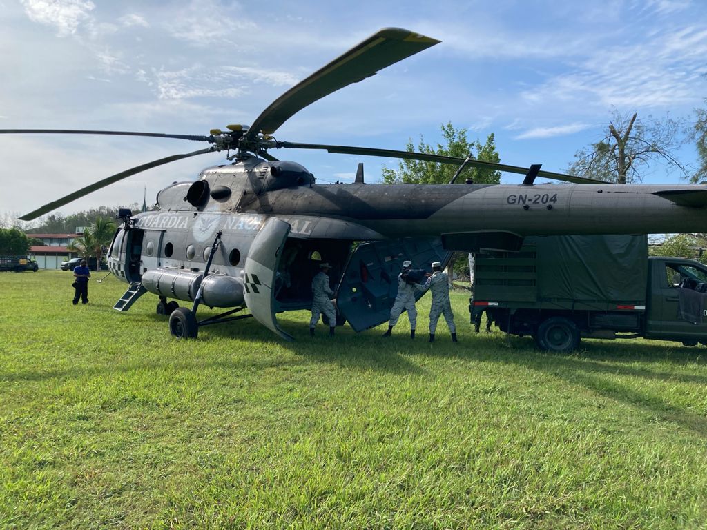 Helicópteros de la Guardia Nacional, empleados para repartir despensas. (Milenio Digital)