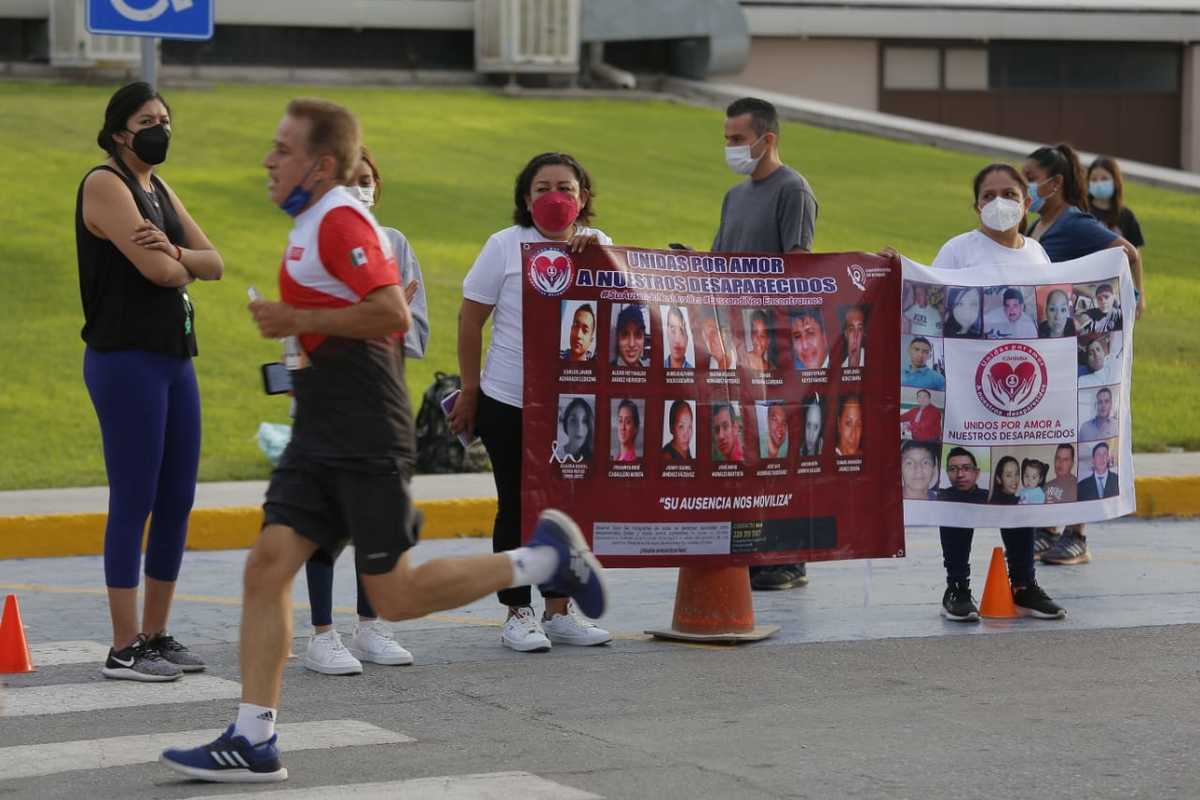 La salida se dio a las 8:00 horas en la Ibero Torreón. (Mauricio Román)
