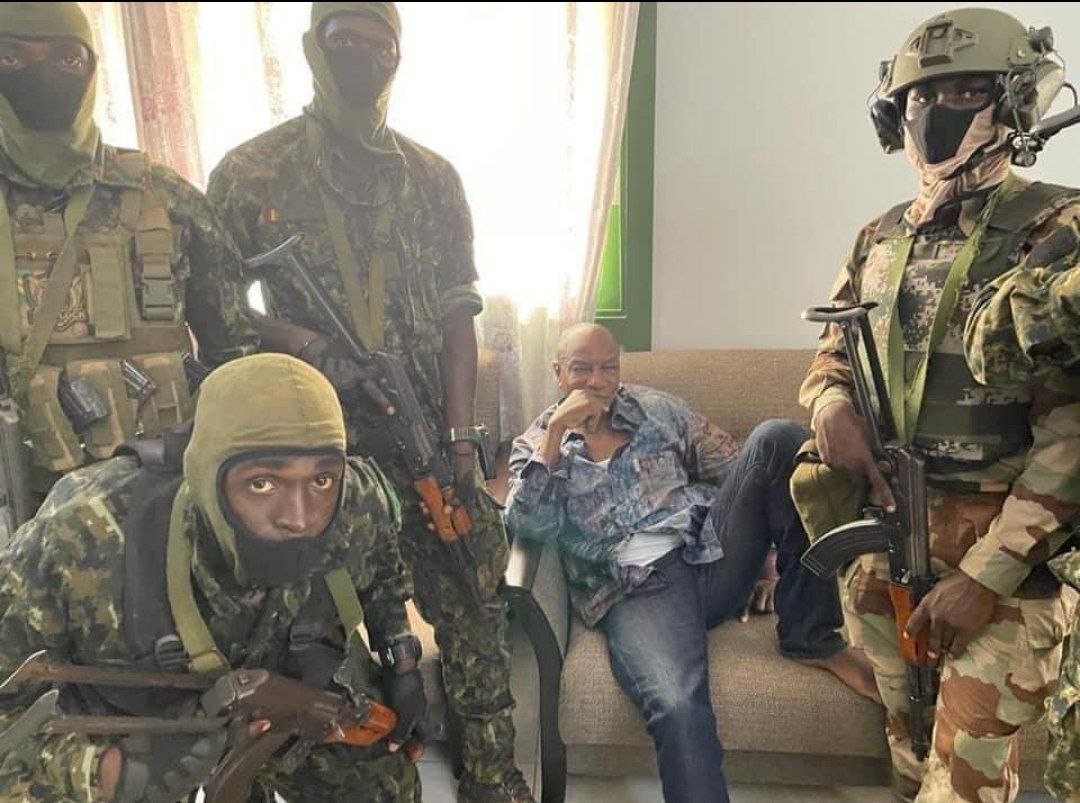 El presidente de Guinea, Alpha Condé, fue detenido por los miliares. | Captura video