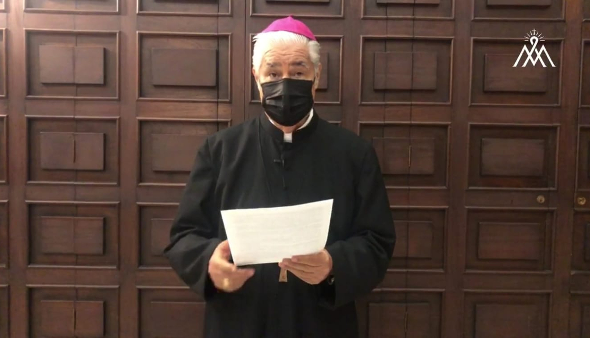 Rogelio Cabrera dio su mensaje dominical esta mañana.