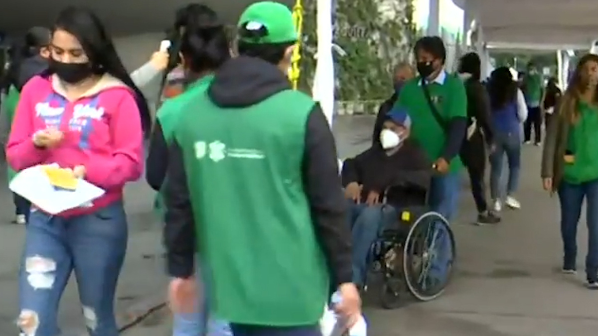 Aplican segunda dosis a jóvenes de más de 18 años en CdMx