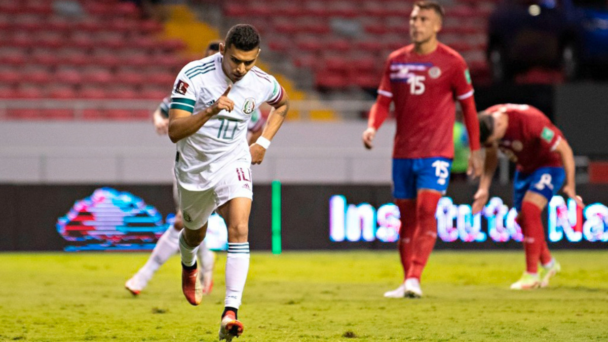 México gana en Costa Rica y es líder del Octagonal