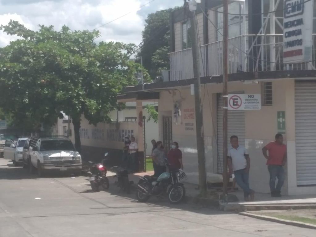 En el mismo municipio se registró otro accidente vial donde un menor de cinco años fue atropellado por un autobús frente a su casa.