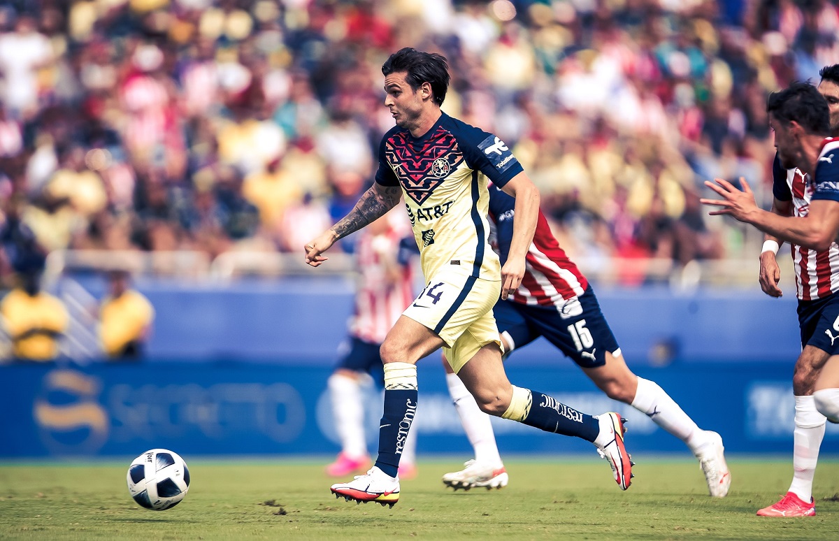 Nicolás Benedetti en el Clásico Nacional contra Chivas que se jugó en Estados Unidos (Cortesía: Club América)