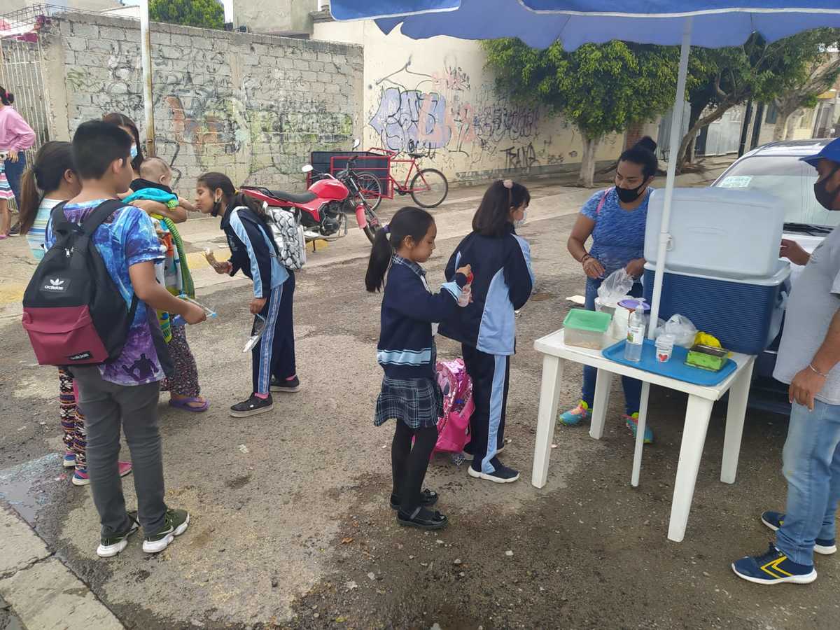 Los padres de familia cuentan que es complicado este regreso a clases