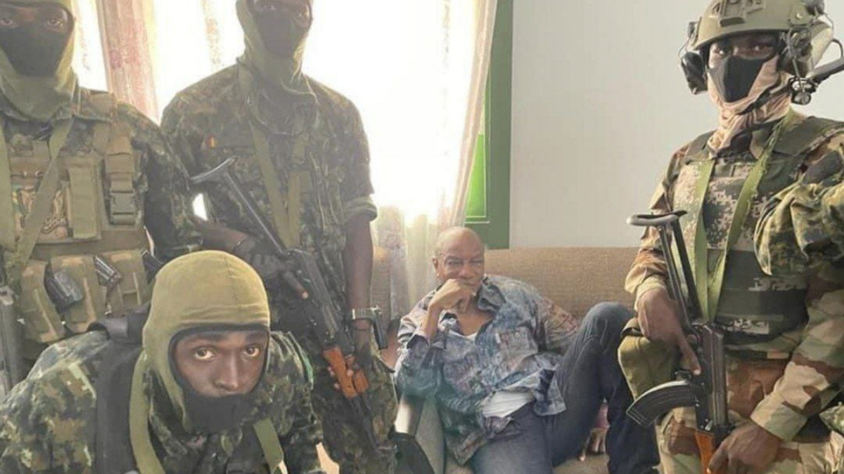 Reportan golpe de Estado en Guinea; militares detienen al presidente