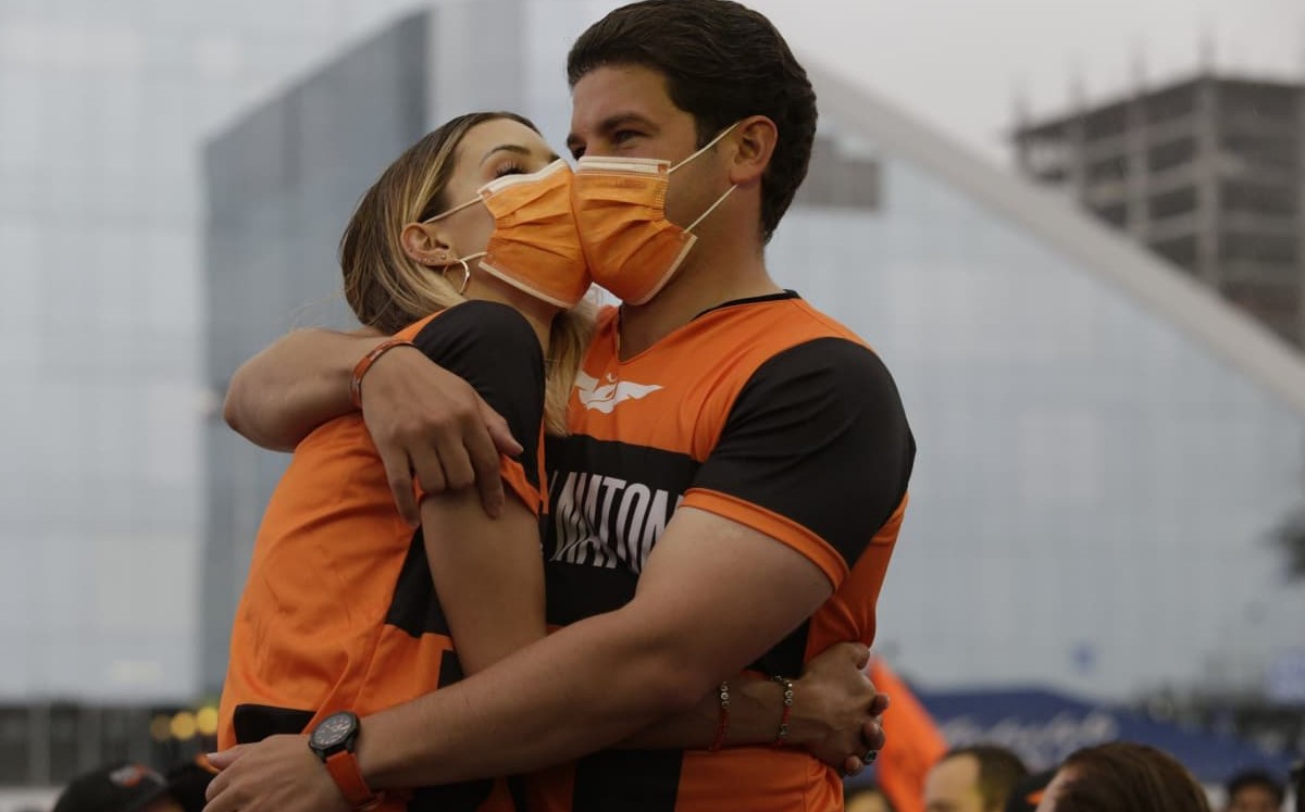 Samuel García, gobernador electo de Nuevo León, y la influencer Mariana Rodríguez. | Twitter
