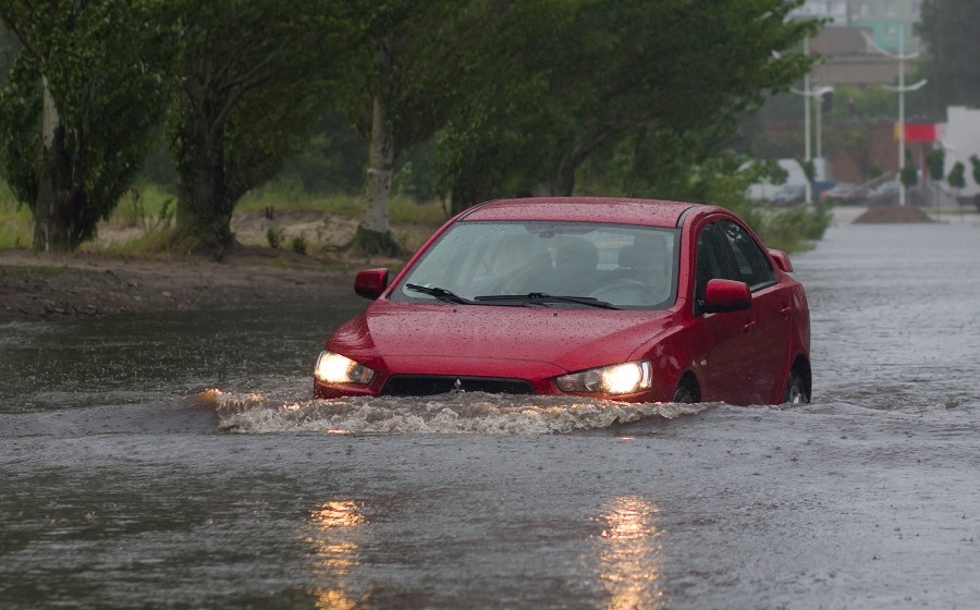 Qué hacer si tu auto se inunda y cómo evitar que el motor sufra daños