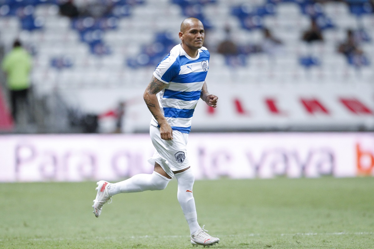 Humberto Suazo en su debut con Raya2 (Imago7)