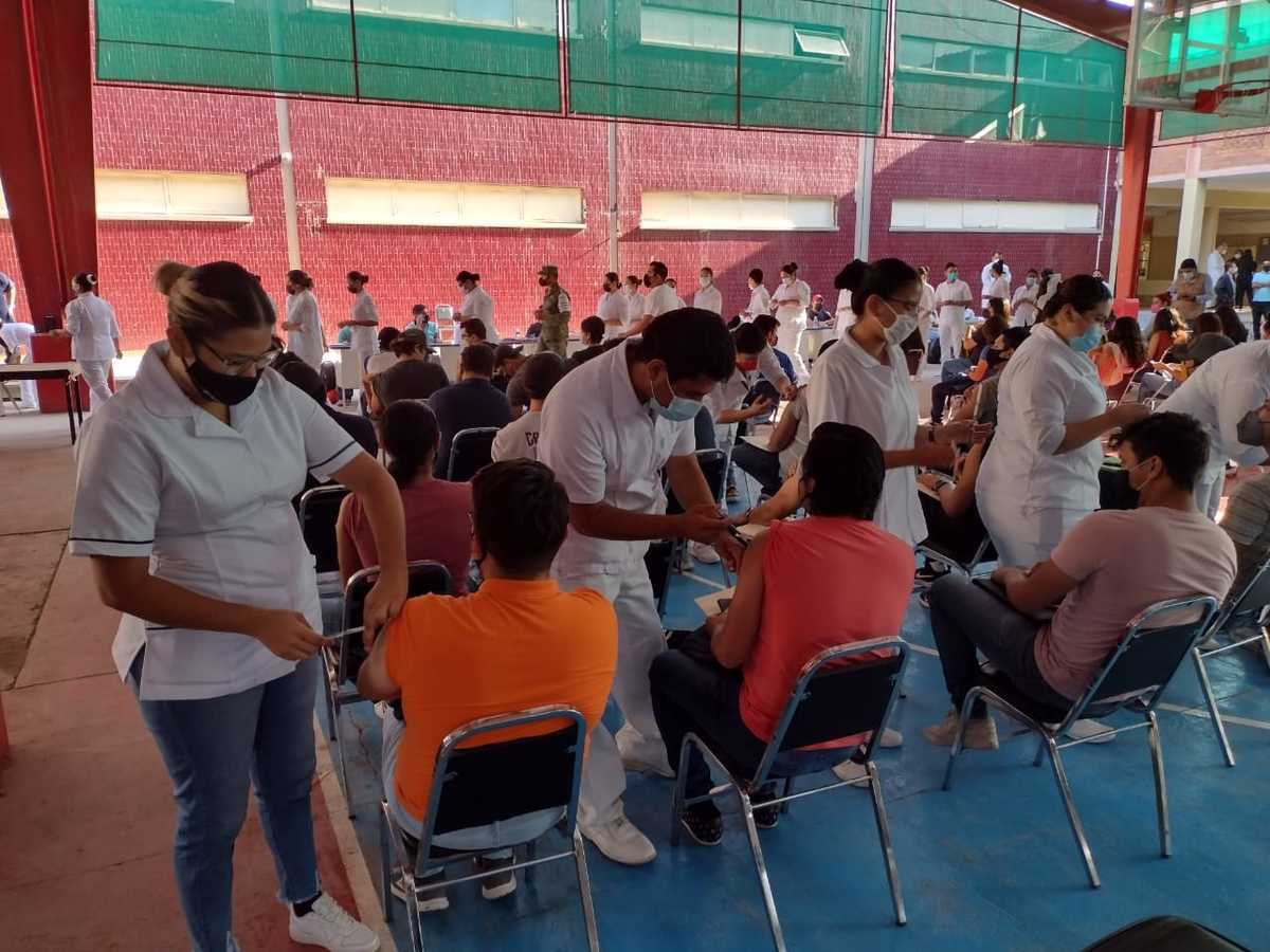Se hizo un llamado a que los jóvenes aprovechen esta oportunidad para quedar vacunados más allá de los rumores difundidos en torno a la AstraZeneca. |