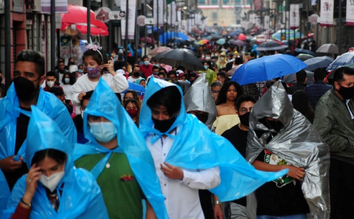 Hay lluvia ligera en el centro, norte, poniente y oriente de la CdMx. | Cuartoscuro