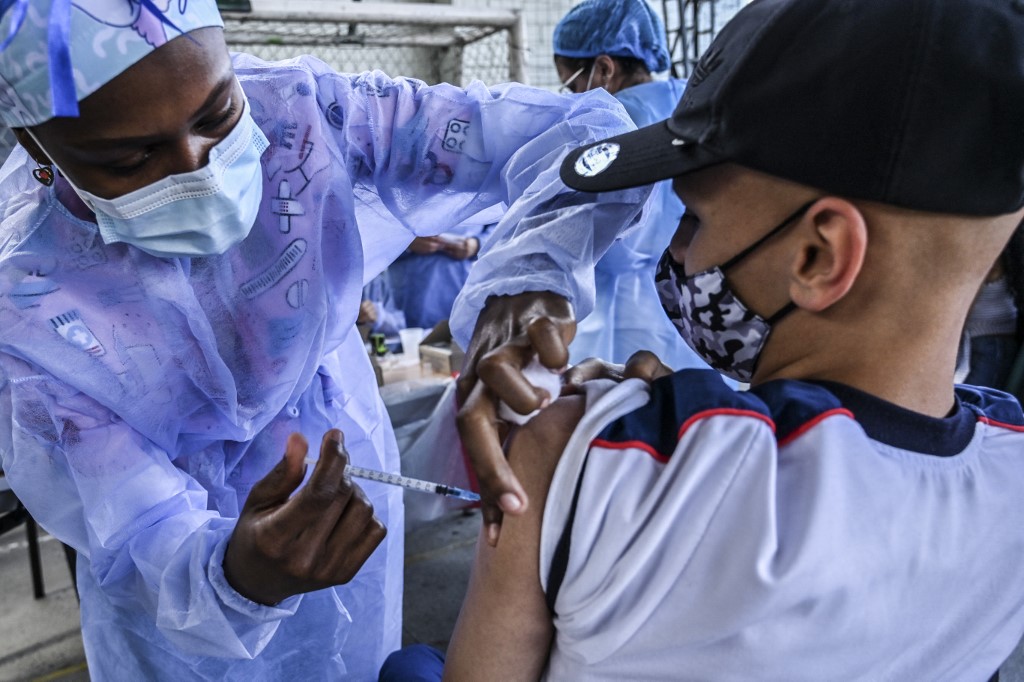 La pandemia de covid-19 atrasó los avances en al erradicación del VIH, la tuberculosis y el paludismo. (AFP)