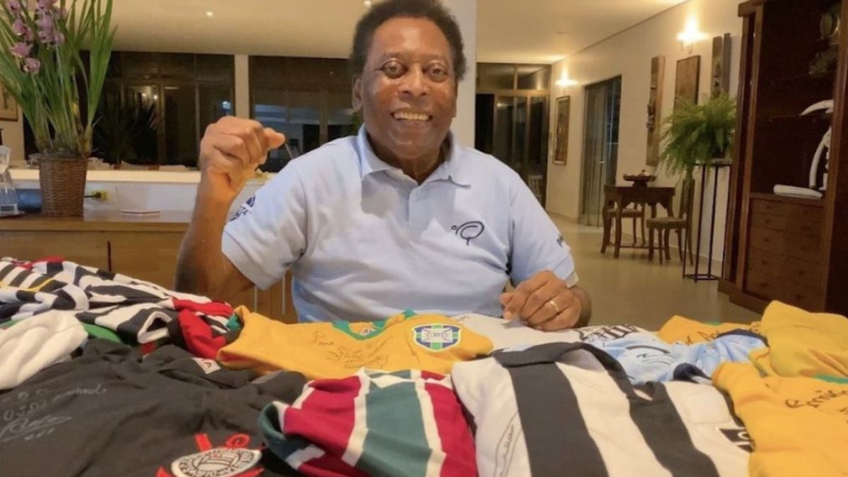 Pelé confirma que le extirparon un tumor aunque dice "estar bien"