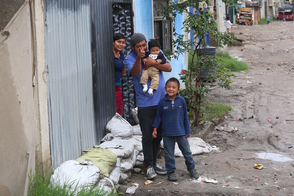 Silvino y su familia perdieron todos sus enseres domésticos y no han recibido ningún apoyo (Fernando Carranza)