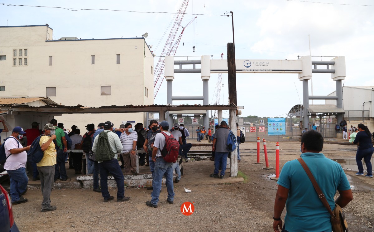 Trabajadores en busca de una oportunidad laboral.