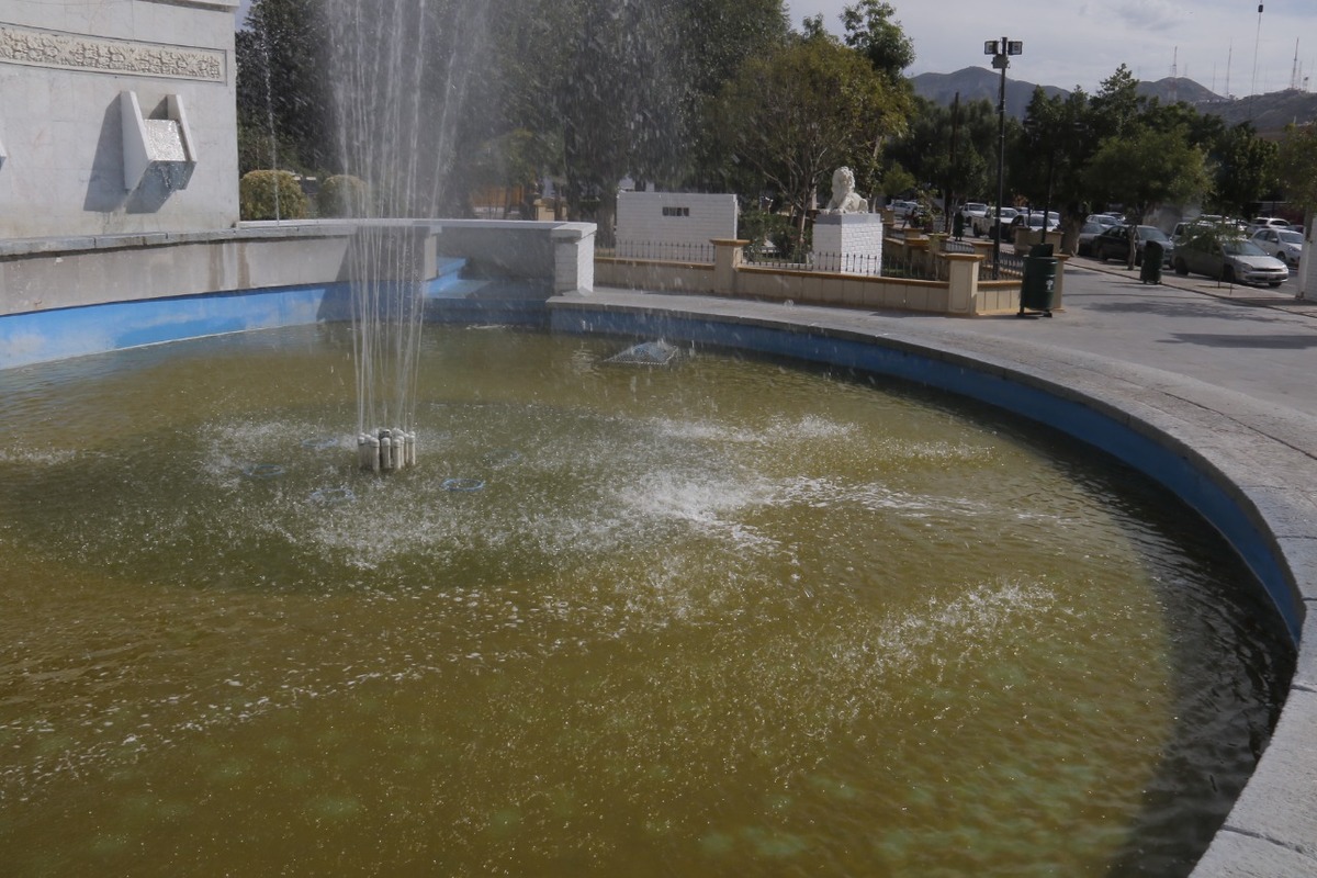 El agua que contienen tiene una tonalidad verdosa debido a la falta de químicos. (Manuel Guadarrama)