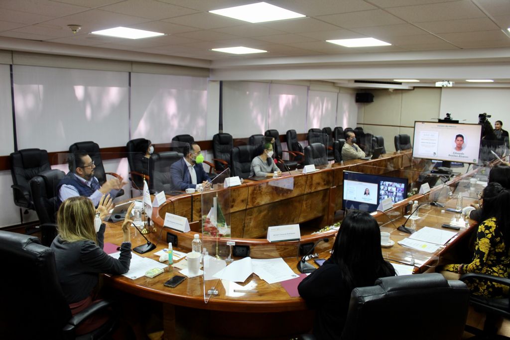 La ceremonia de graduación contó de manera presencial con algunos directivos. | Especial