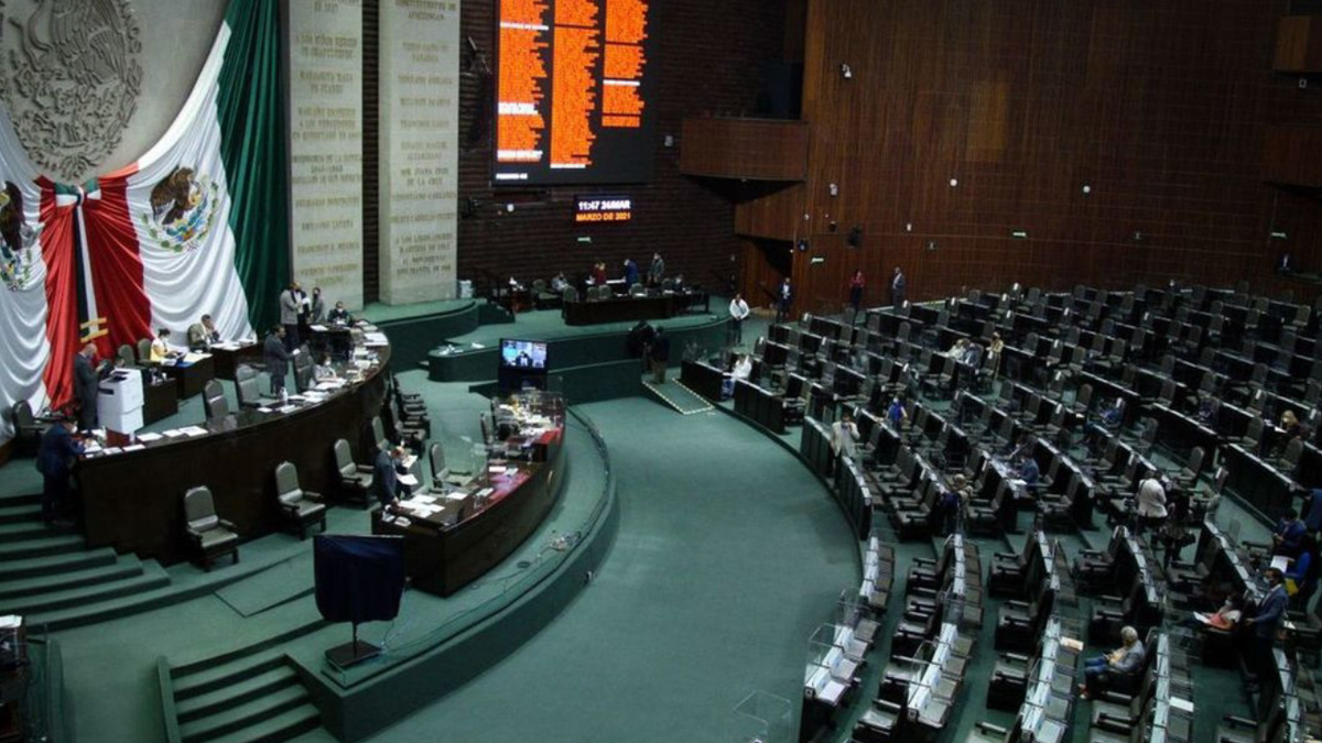 Desalojaron a mas de 900 personas de la camara de diputados