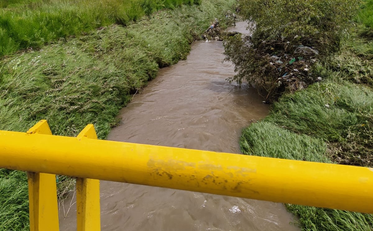 "Ayer estaba muy feo, venía mucha agua y estaba a ras del puente". (Alondra Ávila)