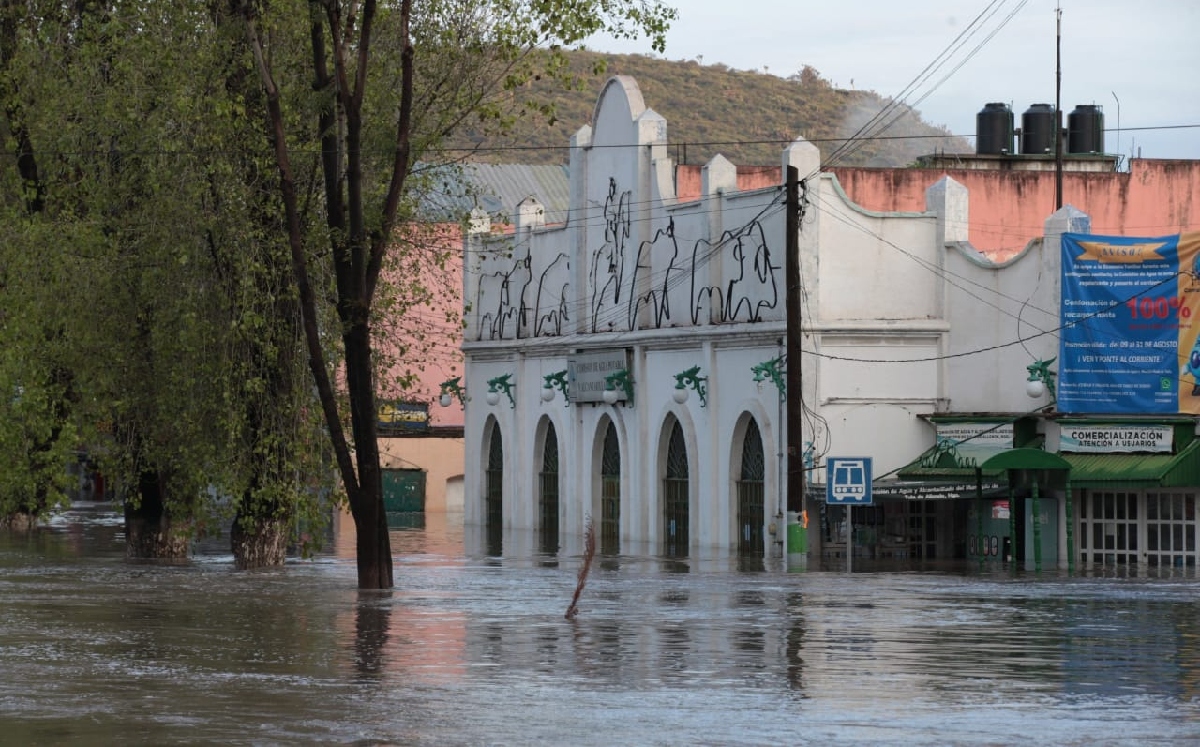 Debido a las fuertes lluvias, el río Tula se desbordó, provocando inundaciones en la zona. (Jesús Quintanar)