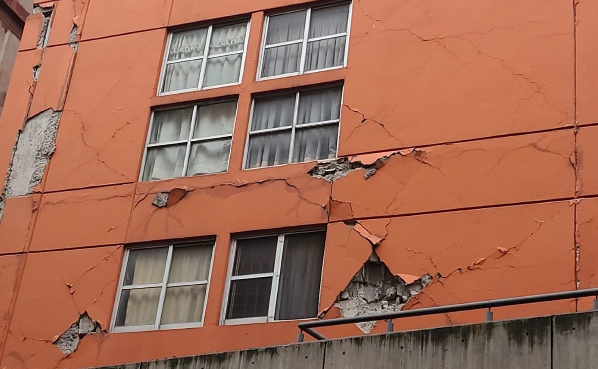Habitantes reportaron que el edificio Marroquí sufrió daños por el sismo. | Ramón Ramírez